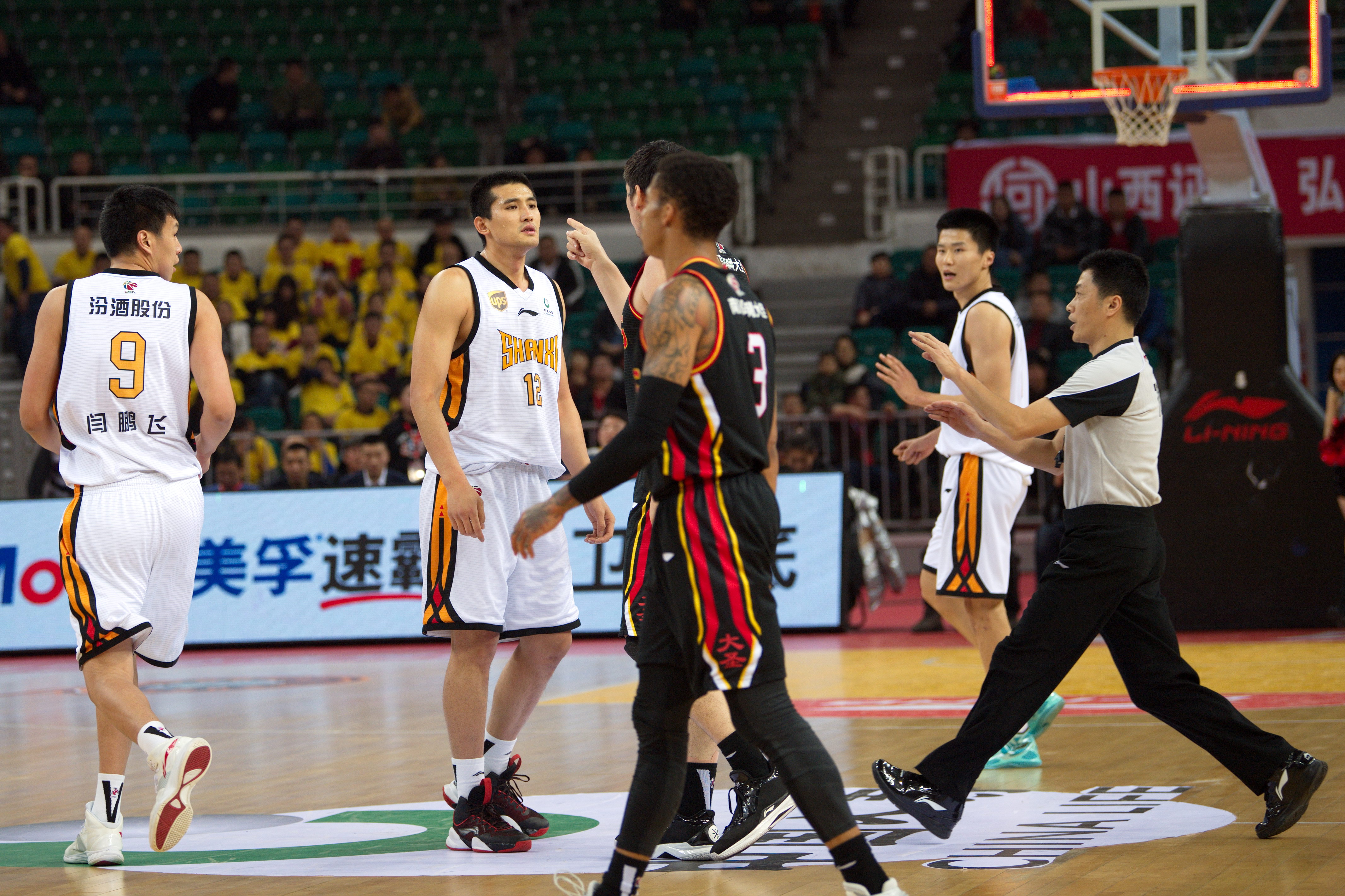 合拢肋部通 合拢肋部通